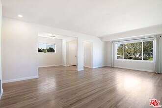 6322 W 79th St in Los Angeles, CA - Building Photo - Building Photo