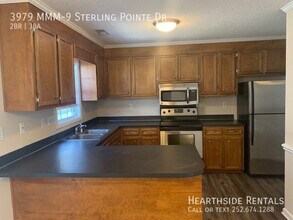 3979-MMM-9 Sterling Pointe Dr in Greenville, NC - Foto de edificio - Building Photo