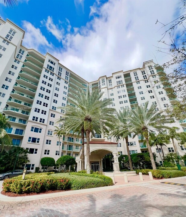 19900 E Country Club Dr in Aventura, FL - Foto de edificio