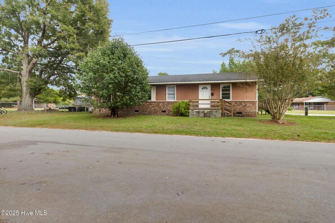 1800 Carver St in Havelock, NC - Building Photo