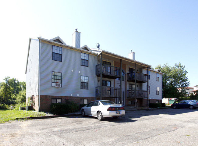 Ledgewood Apartments in Massillon, OH - Building Photo - Building Photo