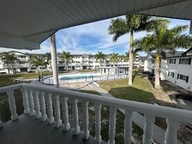 3706 Broadway, Unit 29 in Ft. Myers, FL - Building Photo