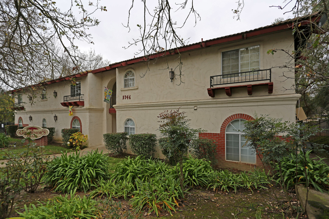 Governor's Plaza Apartments in Carmichael, CA - Foto de edificio