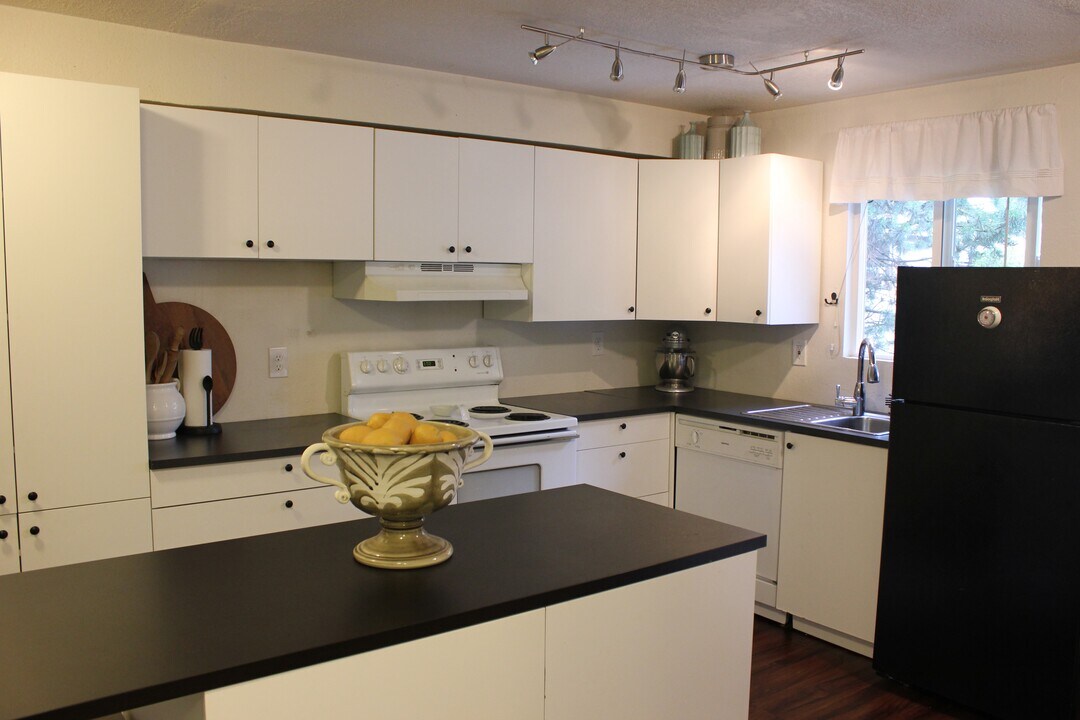 19843 SW Santee Ct in Tualatin, OR - Building Photo