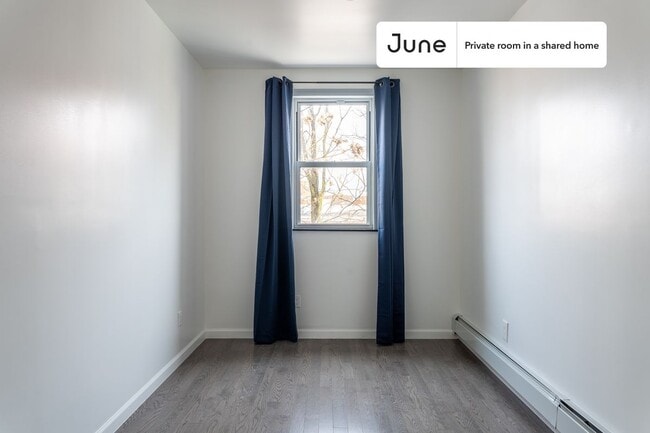 Private bedroom in 4 bed/2 bath Home in New York, NY - Building Photo - Building Photo