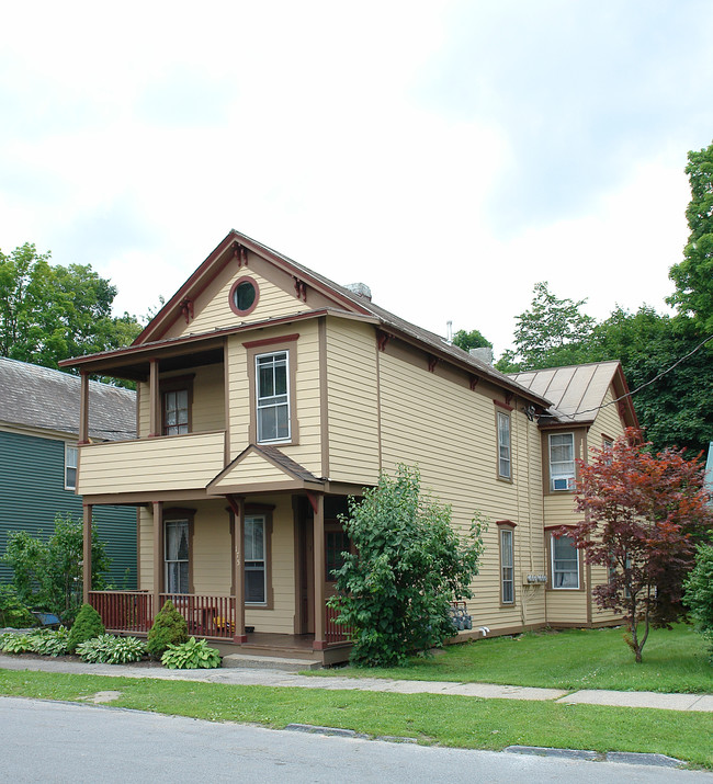 175 Beekman St in Saratoga Springs, NY - Building Photo - Building Photo