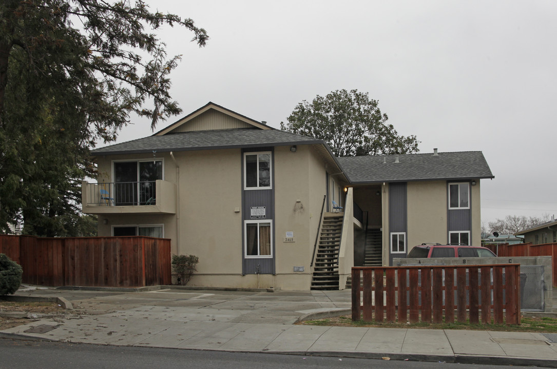 2468 Coolidge Ave in Oakland, CA - Building Photo