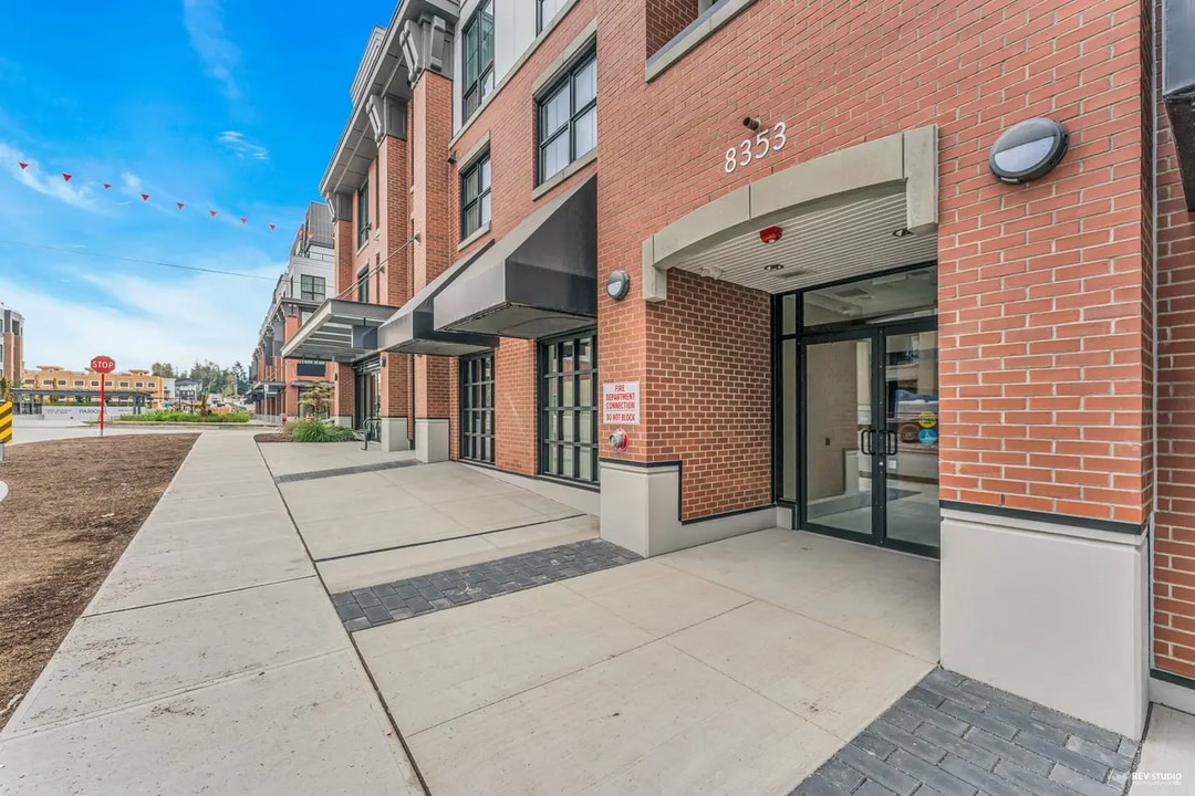 8353 200A St in Langley, BC - Building Photo