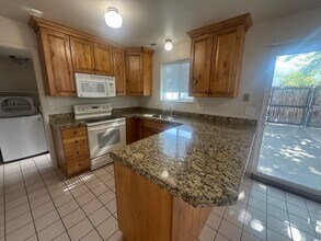 1961 Parkridge Dr in Cottonwood Heights, UT - Building Photo - Building Photo