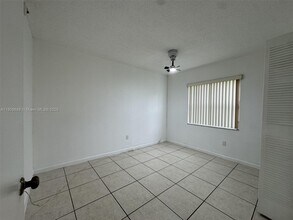6485 W 27th Ave in Hialeah, FL - Building Photo - Building Photo
