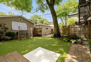 1709 W Fletcher St, Unit #1 in Chicago, IL - Foto de edificio - Building Photo