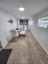 2880 NW 56th St in Miami, FL - Building Photo - Building Photo