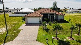 1324 Old Burnt Store Rd N in Cape Coral, FL - Building Photo