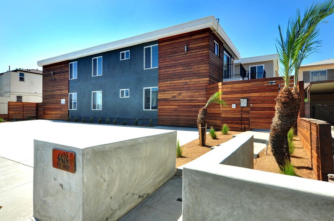 El Camino Apartments in San Diego, CA - Foto de edificio