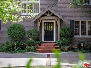 226 Palisades Ave in Santa Monica, CA - Foto de edificio - Building Photo