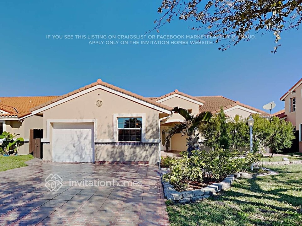 14731 SW 42nd Way in Miami, FL - Foto de edificio