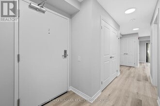 63 Vine St S in St Catharines, ON - Building Photo - Building Photo