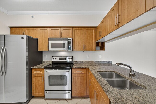 6510 Emerald Dunes Dr in Wellington, FL - Building Photo - Building Photo