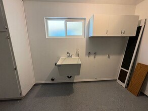 4230 W Grove Ct in Visalia, CA - Building Photo - Building Photo