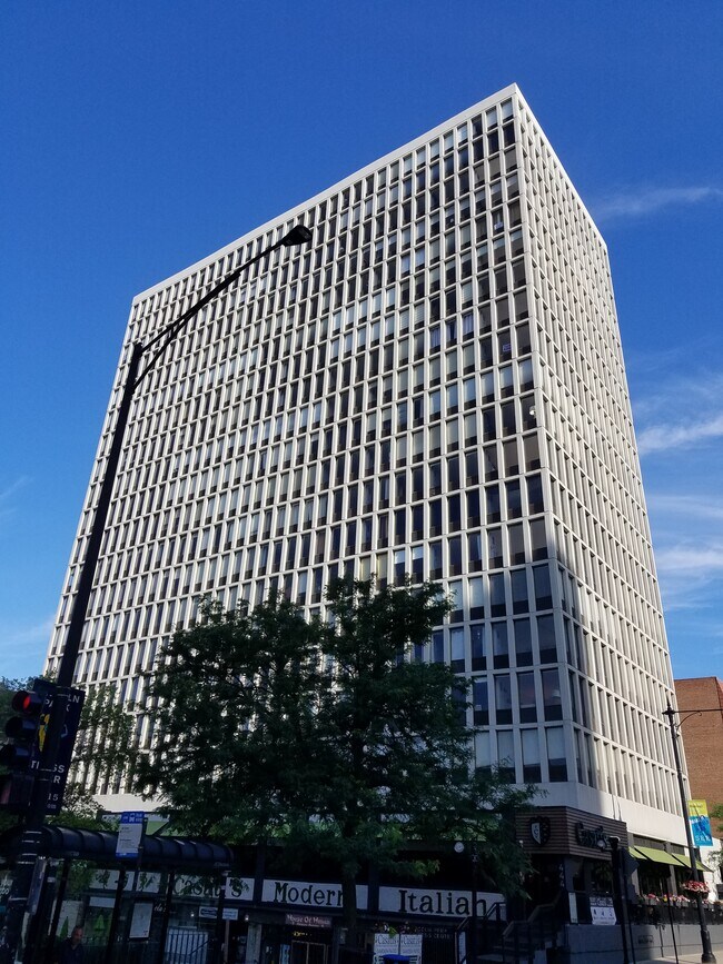 444 W Fullerton Pky, Unit 1208 in Chicago, IL - Building Photo - Building Photo