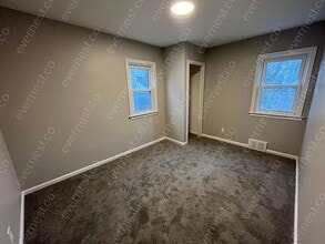 84 W Shevlin Ave in Hazel Park, MI - Building Photo - Building Photo