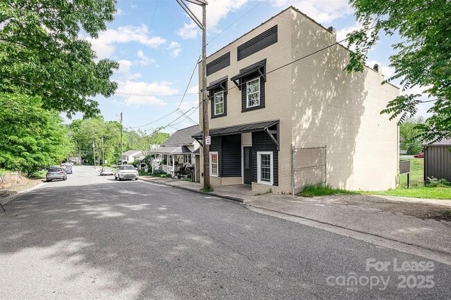 property at 118 W Centerview St
