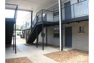 Jefferson Manor Apartments in Nashville, TN - Building Photo - Building Photo