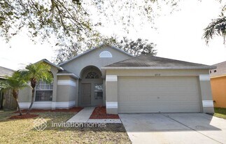 6939 Crown Lake Dr in Gibsonton, FL - Building Photo