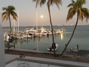 166 Harbor Dr in Key Biscayne, FL - Building Photo - Building Photo