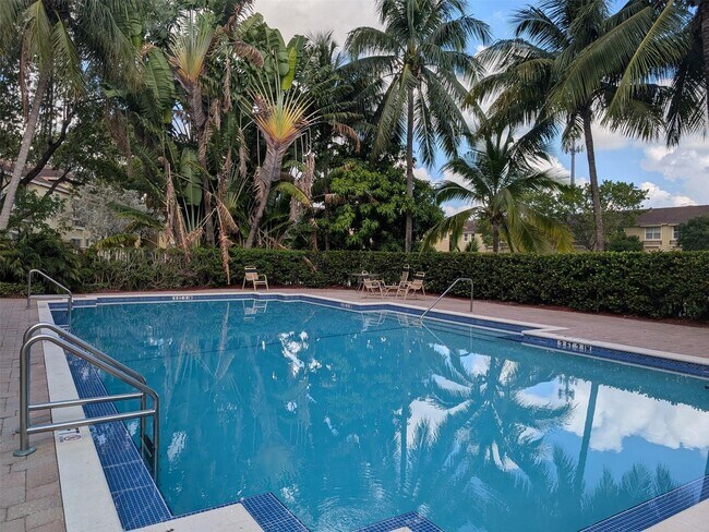 701 Prospect Rd in Oakland Park, FL - Building Photo - Building Photo