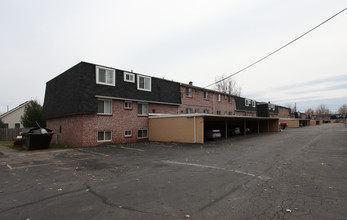 Losson Garden Apartments in Cheektowaga, NY - Building Photo - Building Photo