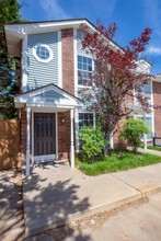 St Charles Townhomes in Oklahoma City, OK - Building Photo - Building Photo