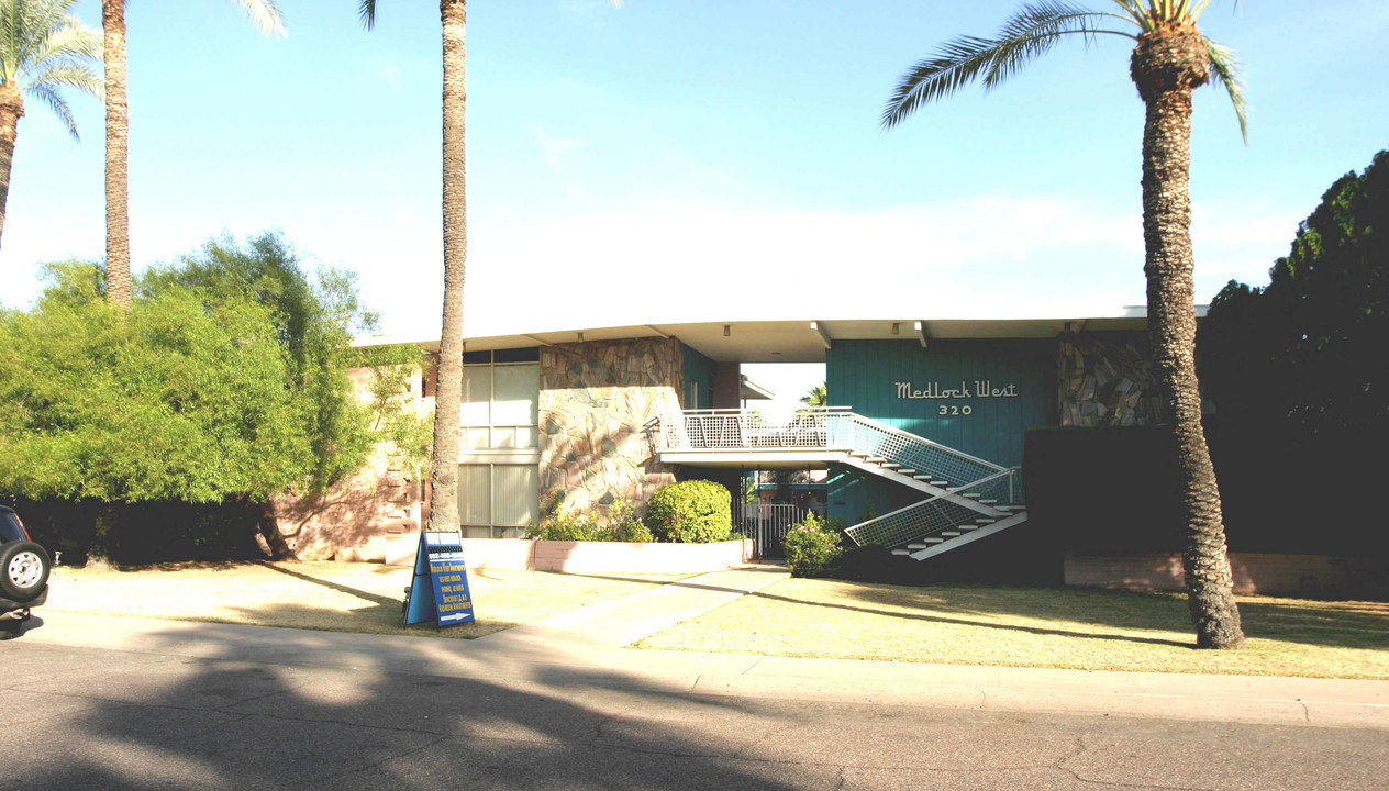 Medlock West in Phoenix, AZ - Building Photo