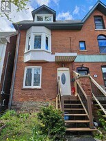 60 Hamilton St in Toronto, ON - Building Photo