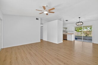 561 SE Karrigan Terrace in Port St. Lucie, FL - Building Photo - Building Photo