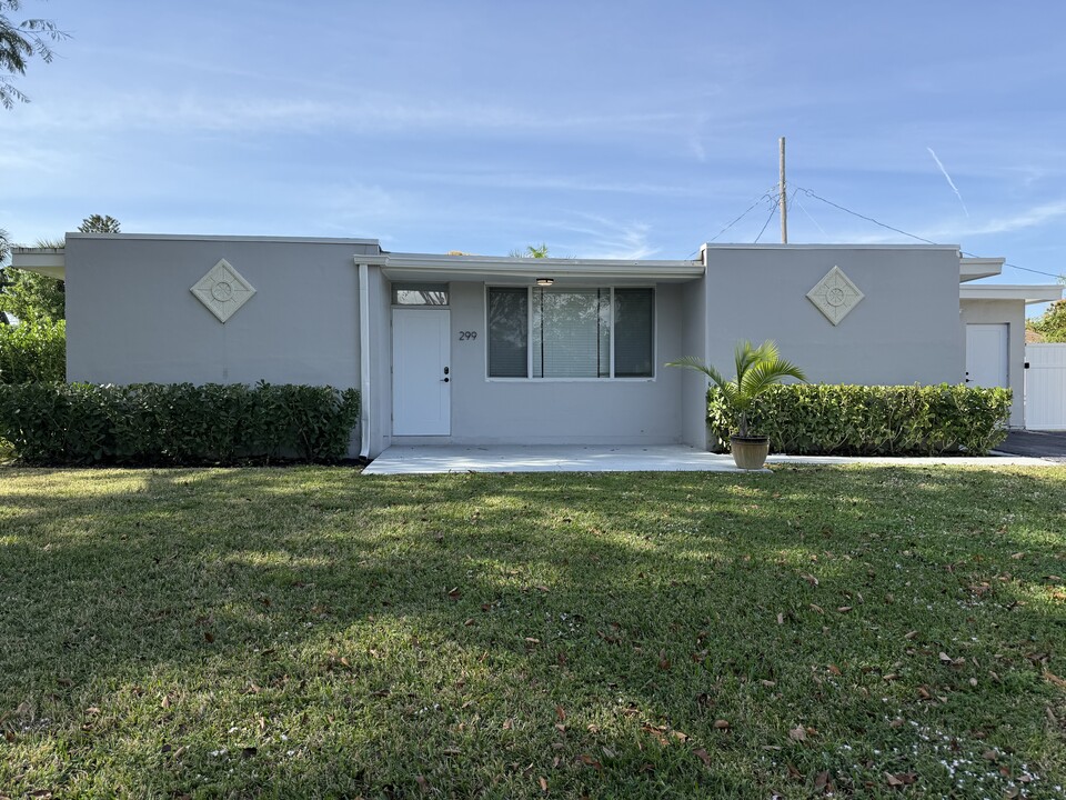 299 Manchester St, Unit A in Boca Raton, FL - Building Photo