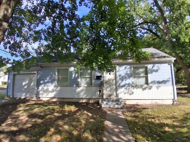 property at 1323 N Sheridan St