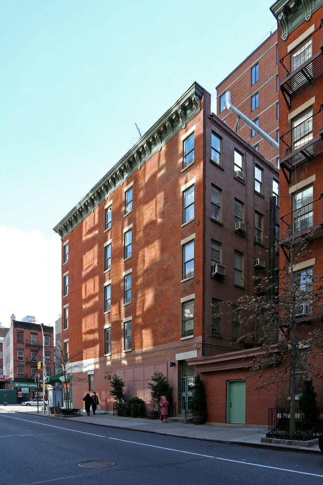 827-829 10th Ave in New York, NY - Building Photo - Building Photo