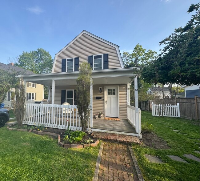 property at 13 Hope Ct