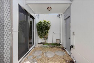 10107 NW 52nd Terrace in Doral, FL - Building Photo - Building Photo