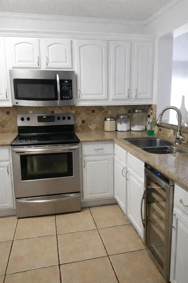 15761 SW 137th Ave in Miami, FL - Building Photo - Building Photo