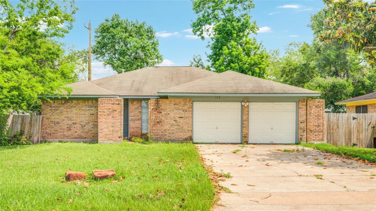 112 Birch St in Lake Jackson, TX - Building Photo