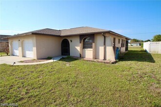 3808 SE 11th Ave in Cape Coral, FL - Building Photo - Building Photo