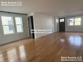 52 Cotting St, Unit 1 in Medford, MA - Building Photo - Building Photo