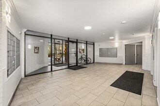 5310 N Chester Ave in Chicago, IL - Building Photo - Building Photo