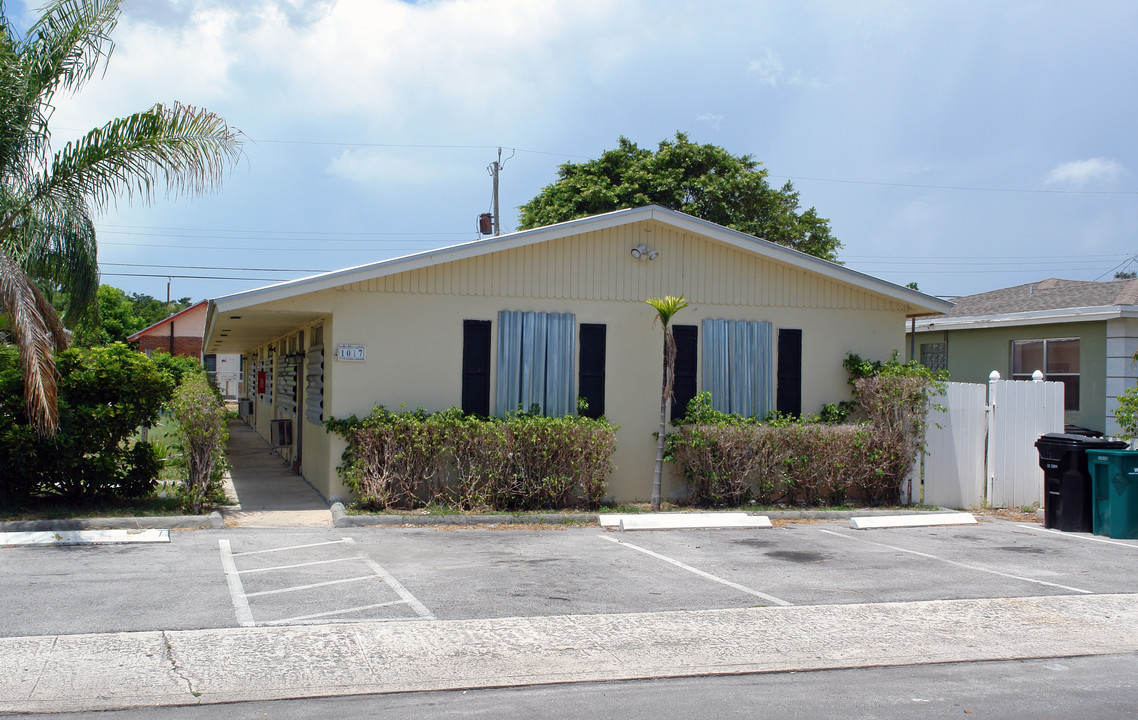 1017 N F St in Lake Worth, FL - Building Photo