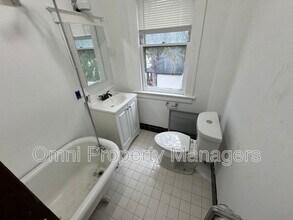 8421 E 10 Mile Rd in Center Line, MI - Building Photo - Building Photo