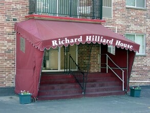 Richard Hilliard House Condominiums in Lakewood, OH - Foto de edificio - Building Photo