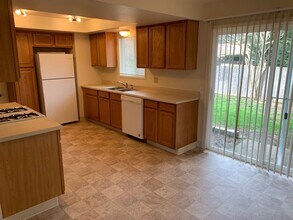 61 Van Fossen Ct in Eugene, OR - Building Photo - Building Photo