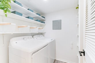 Dylan Apartments in Kansas City, KS - Building Photo - Building Photo